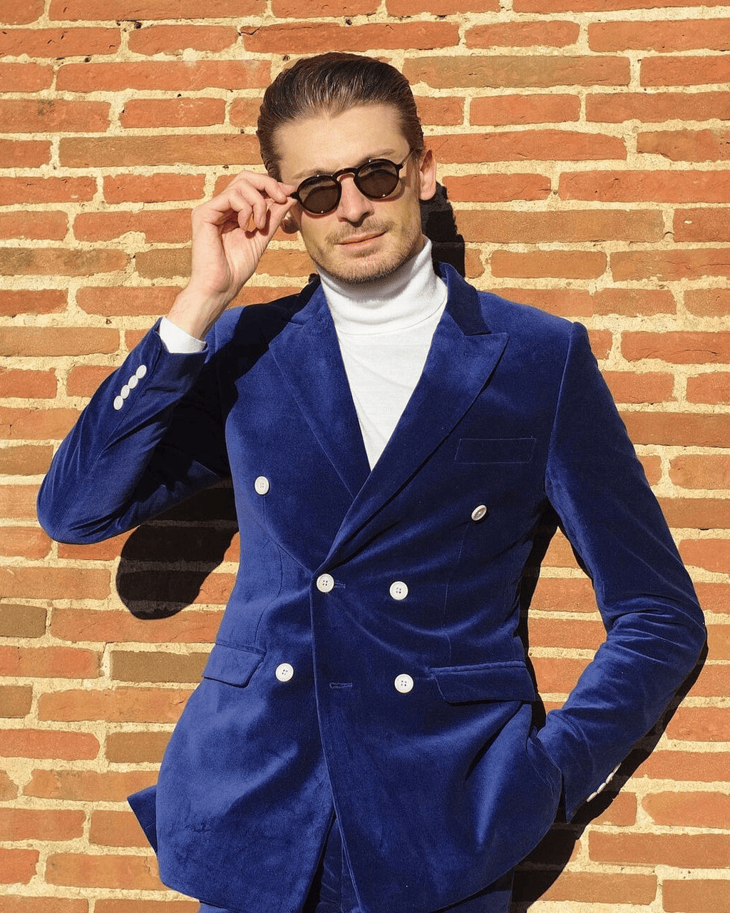 Tiavllya Classic Men's 2-Piece Red Velvet Peak Lapel Wedding Suit (Blazer+Pants)