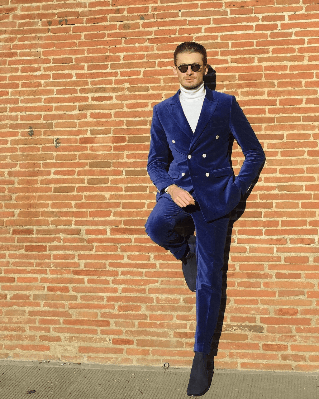 Tiavllya Classic Men's 2-Piece Red Velvet Peak Lapel Wedding Suit (Blazer+Pants)