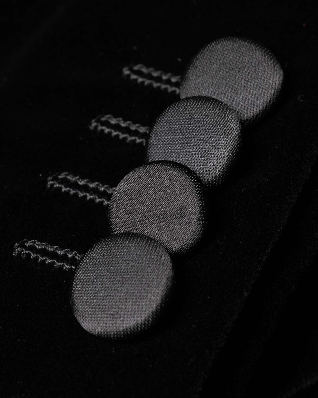 Tiavllya Classic Men's 2-Piece Red Velvet Peak Lapel Wedding Suit (Blazer+Pants)