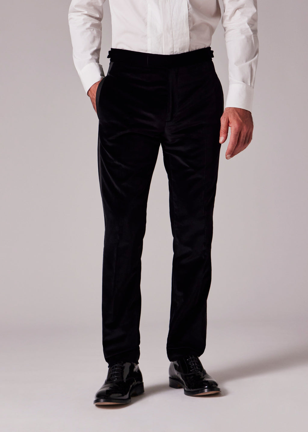 Tiavllya Classic Men's 2-Piece Red Velvet Peak Lapel Wedding Suit (Blazer+Pants)