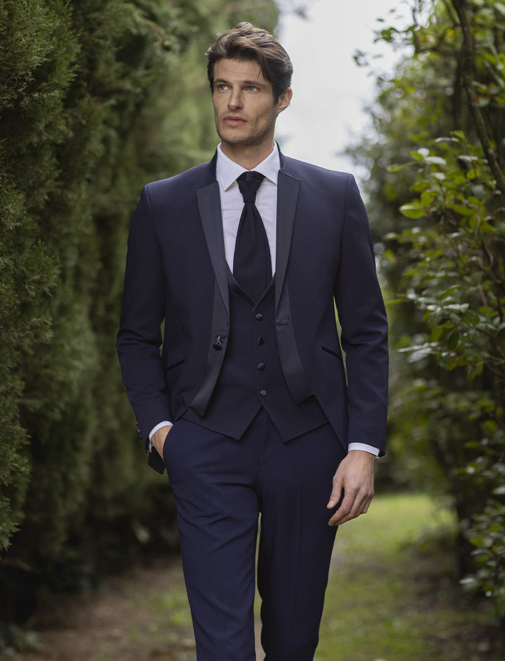 Tiavllya Fashion 3 Pieces Mens Suit Flat Notch Lapel Tuxedos (Blazer+vest+Pants)