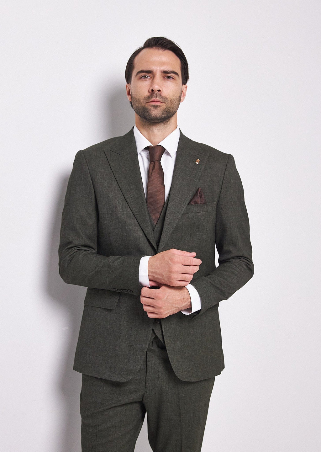 Tiavllya Fashion Men's 3 Pieces Flat Peak Lapel Army Green Tuxedos For Party (Blazer+vest+Pants)