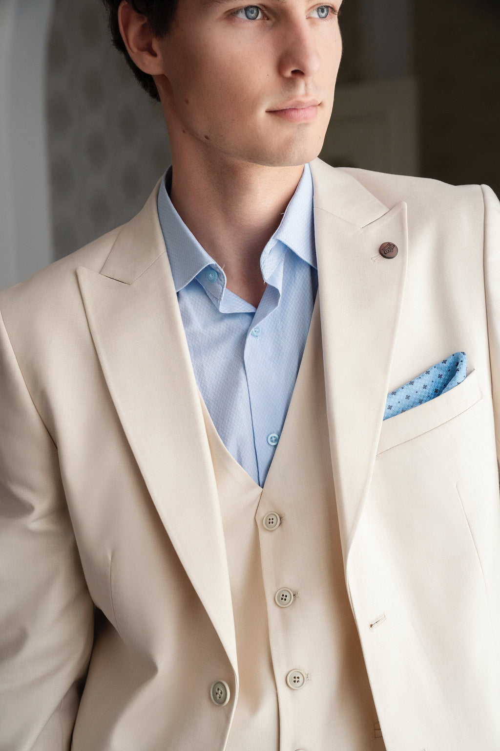 Tiavllya Fashion Men's 3 Pieces Flat Peak Lapel Beige Tuxedos For Party (Blazer+vest+Pants)