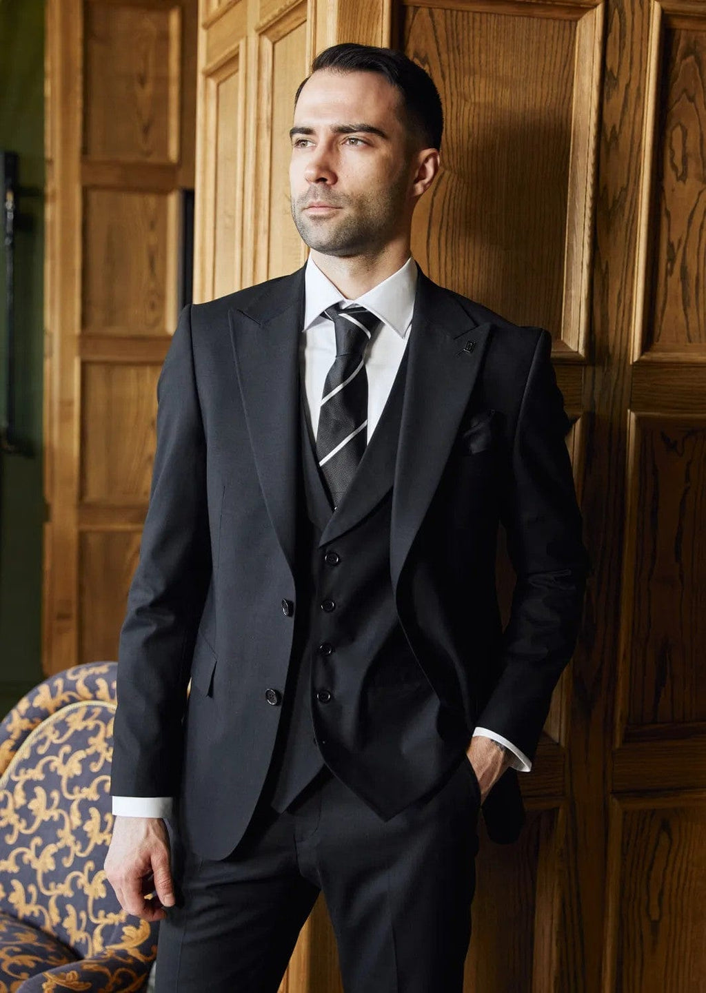 Tiavllya Fashion Men's 3 Pieces Flat Peak Lapel Black Tuxedos For Party (Blazer+vest+Pants)