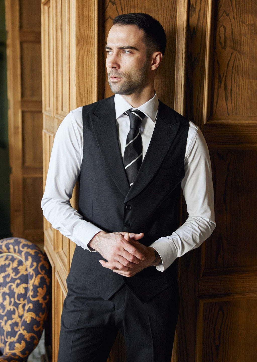 Tiavllya Fashion Men's 3 Pieces Flat Peak Lapel Black Tuxedos For Party (Blazer+vest+Pants)