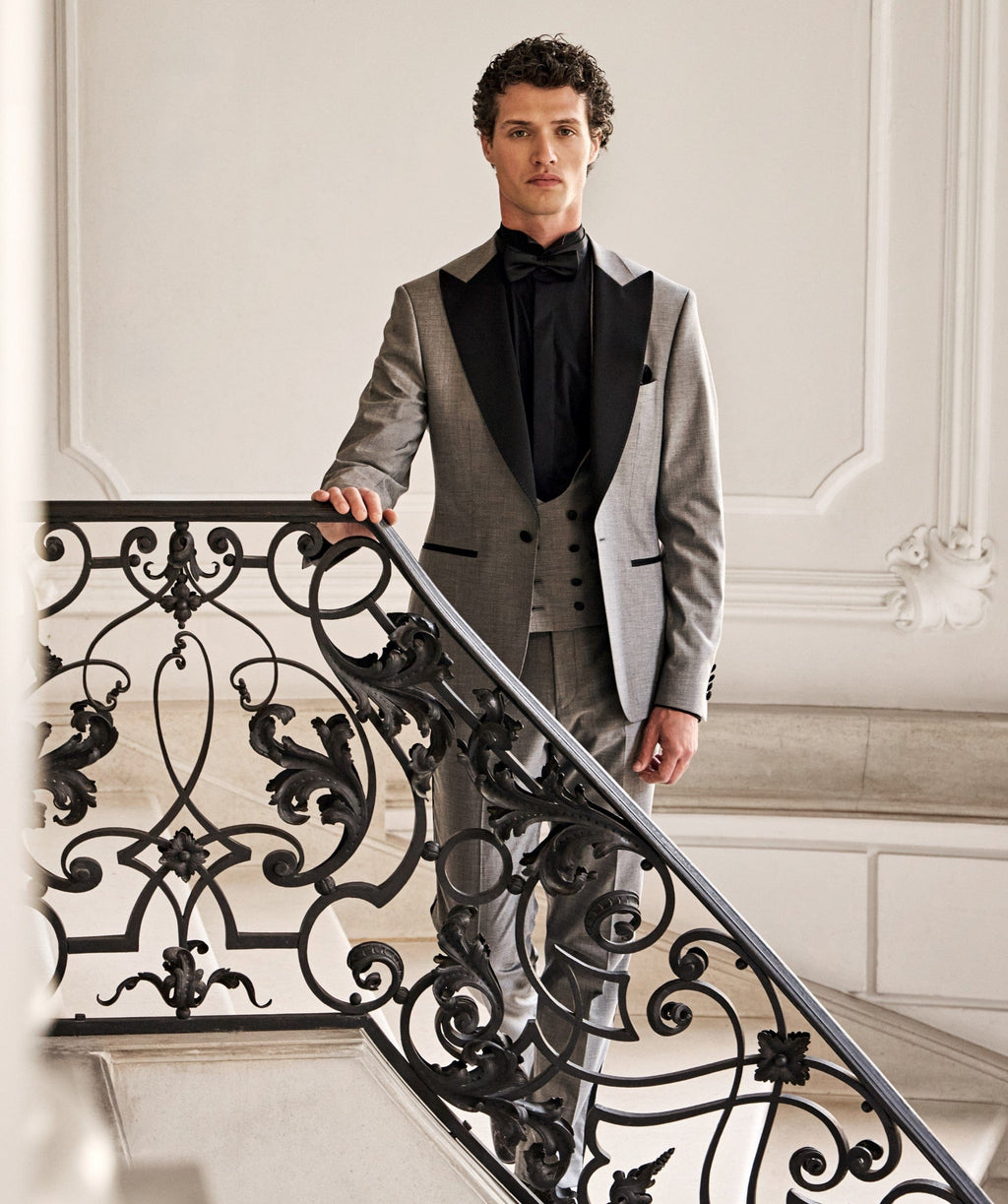 Tiavllya Fashion Men's Double Breasted 3 Pieces Peak Lapel Tuxedos (Blazer+Vest+ Pant)